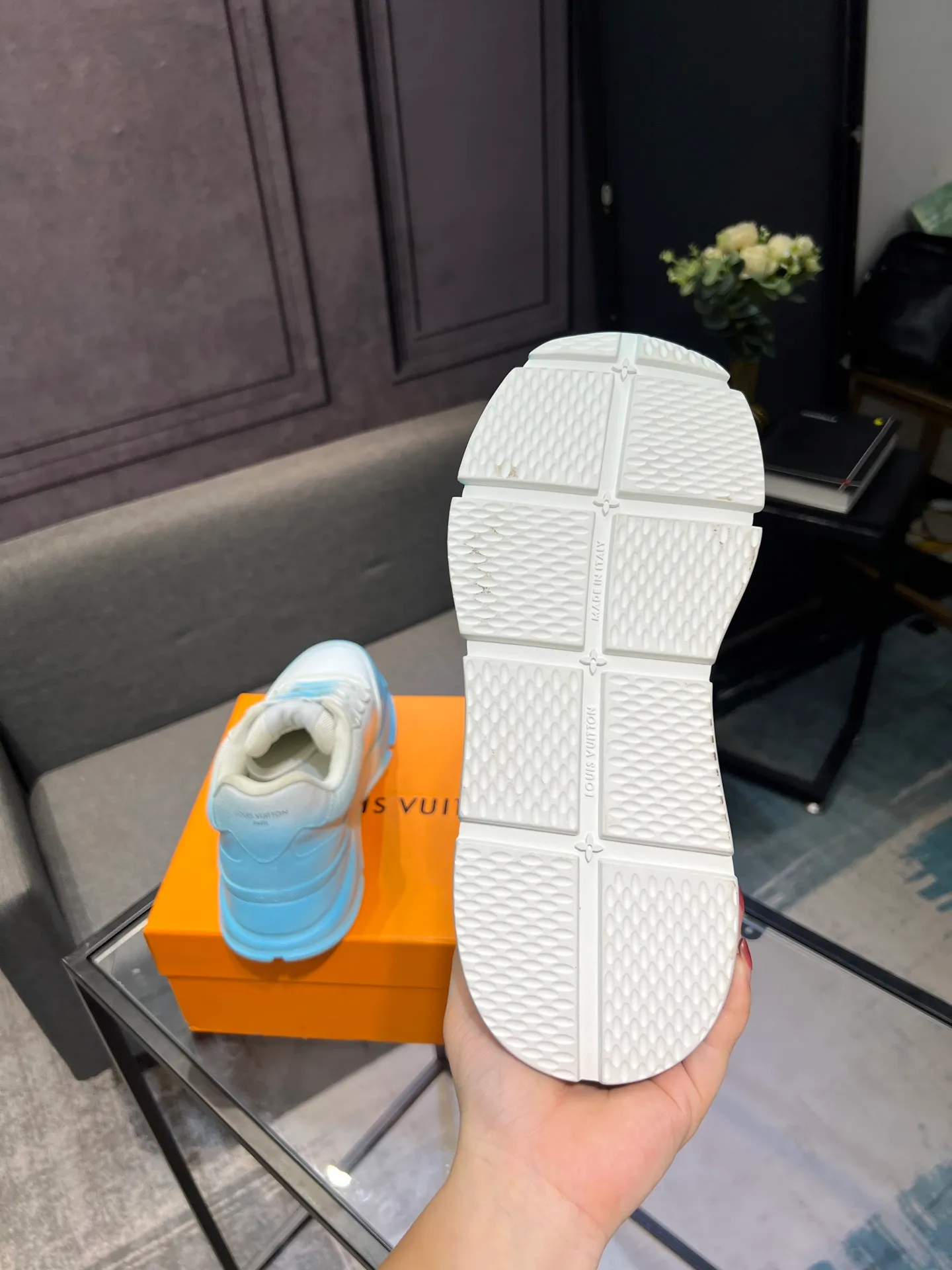 Men's shoes 💰760 LV | Louis Vuitton 2025𝐬𝐬 Spring and summer new styles, couples' models, men's models come out first. The counter focuses on the latest casual shoes. Hard goods are new🆕 ❥Purchase level! Full of high-end feel! A popular model among bloggers at home and abroad, it’s retro and fashionable and looks amazing on your feet! Wear a lot of happiness! Mainly recommended model on the official website★ ▪️Upper: Original custom-made imported calfskin fabric ▪️Inner lining: breathable gauze imported from Italy ▪️Outsole: rubber foam ➕tpu high-end outsole ▪️Shoe size: 36-44 (customized for 45 and 46)